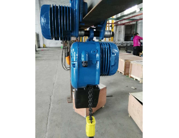 pk型環鏈電動葫蘆被用在配電網設備安裝作業中